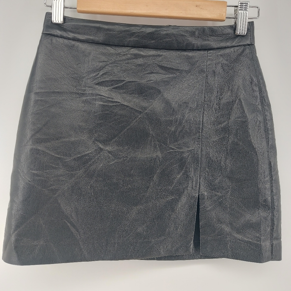 Wilfred Aritzia Black Vegan Leather Mini Skirt Size 0